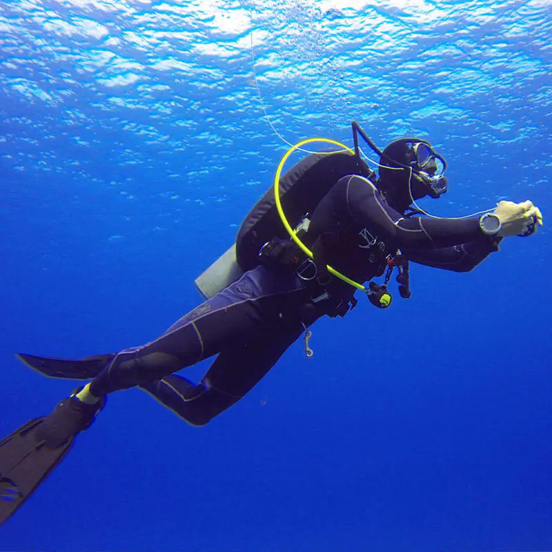 डाइविंग मास्क का उपयोग करने के लिए निर्देश डाइविंग मास्क का उपयोग करने के लिए निर्देश